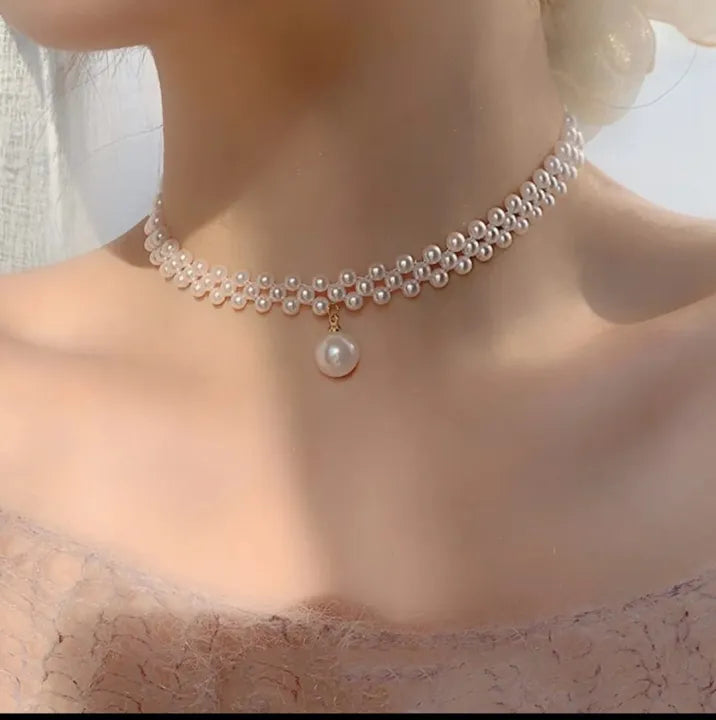 Stylish pearl choker for Girls